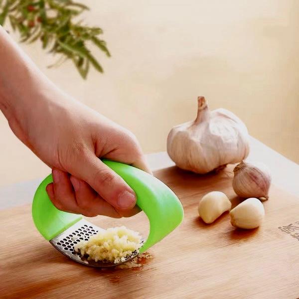 Multi-Function Garlic Presser – Stainless Steel Garlic & Ginger Rocker (UAE)